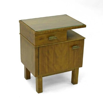 Nachtschrank, VIJ, Kirschholz poliert, längliche Messinggriffe, 1 Schub, 1 Tür, 49x36x60 cm