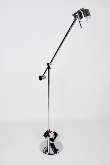 Stehlampe JTW Chrom, runder Sockel, filigraner beweglicher Arm mit kleinem rundem Schirm(10cm), LTA, H: 150cm