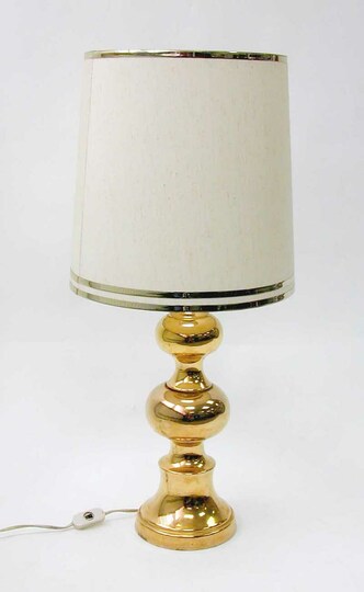 Tischlampe, goldfarben gedrehte Glassäule, heller Schirm, 76cm h