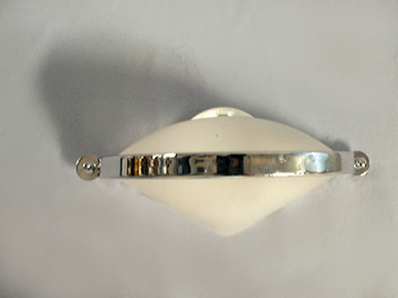 Wandlampe halbrund mit Cromring, geätztes halbrundes Glas, 1-flg. E27