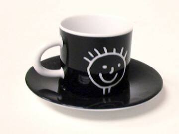 Espressotasse mit Untertasse, schwarz, Skandal Art Werk, weisse Figuren, Waechtersbach