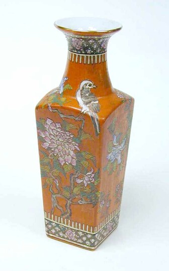 Vase, chinesisch, quadratisch, rot-grundig, Vögel, Blumen