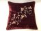 Kissen 50x50, bordeaux, Velour, Perlenstickerei Ranke mit Glocken, champagner, Rückseite Ribs