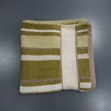 Handtuch 95x45 grün, hellgrün, hellgrau, weiß, vertikale Streifen, breite Musterborte in beige