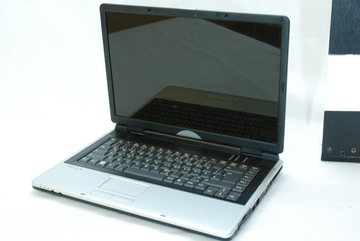 Laptop/Notebook "Fujitsu Siemens Amilo PA 2510", silber/schwarz,(1280x800pix), Netzteil Extra 68101025