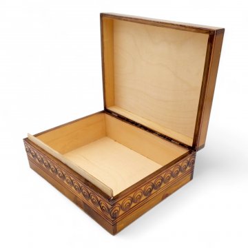 Schatulle, Holz braun/beige, Deckel mit bunt bemalten Blütenköpfen, Rauten und Kreisverzierungen, B22xH8xL18