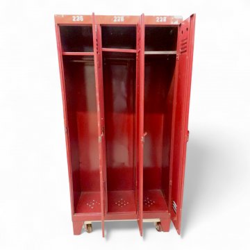 Spind, 3-türig, Metall dkl.rot lackiert, H185xL60xB95, auf Rollen montiert