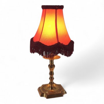 Tischlampe, Messing 4-eckiger Fuß, runde Säule, Fassung mit Tropfschale, 1 flg. E14 max. 40W, H18 B9