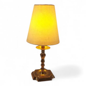 Tischlampe, Messing 4-eckiger Fuß, runde Säule, Fassung mit Tropfschale, 1 flg. E14 max. 40W, H18 B9