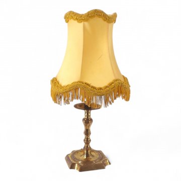 Tischlampe, Messing 4-eckiger Fuß, runde Säule, Fassung mit Tropfschale, 1 flg. E14 max. 40W, H18 B9