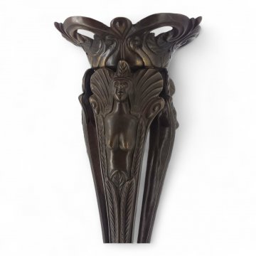 Tischlampe, Bronzefuß, 3 Säulen figürlich verziert, Lampenschirm Opalglas ø25, Tulpenform, 1 flg. E27 max.100W, H45