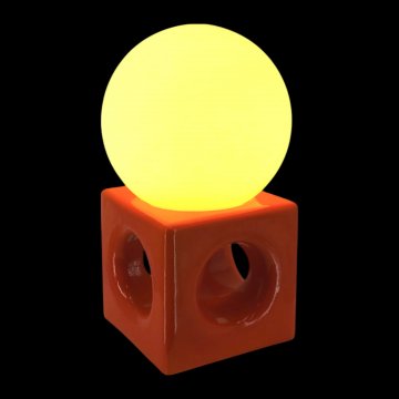 Tischlampe, Keramik, Würfel orange lasiert mit Loch, Lampenschirm Opalglas, Kugelform ø15, H24, 1 flg. E14 max.40W  