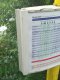 Bushaltestellenschild, modern, mit Ständer und Fahrplan, stark beschädigt, gebrochen, Gebrauchsspuren, Verwitterungen, Lackabplatzungen, Roststellen, Kratzer (H=29/B=42cm), Busanzeige H=9,5/B=42cm), H=260cm, Verkehr, BVG