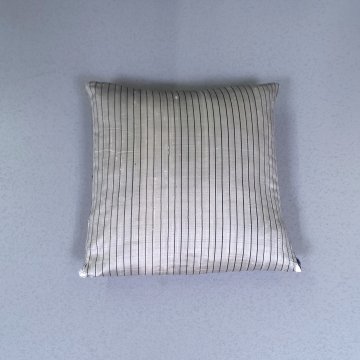 Kissen 40x40 Seide, silber, schwarze vertikale Streifen, beansprucht, Federinlay