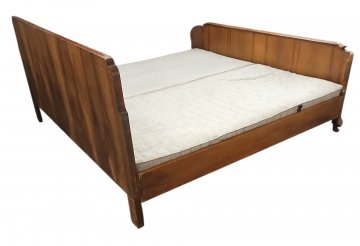 Bett CHIPPENDALE, Holz mit Rohrgeflecht im Fußteil, hell Nussb., kompl. m. Matratze, 200x200cm, h 90cm, Doppelbett