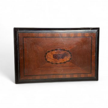 Schatulle Holz, braun-schwarz, dunkel, ovale Intarsienarbeit auf Deckel, vier schwarze Füßchen, Schloss, ohne Schlüssel, 24x16x11