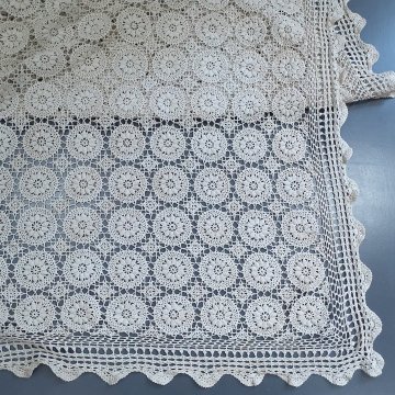 Bettdecke 220x190 beigebraun, gehäkelt, Kreismuster mit gebogtem Rand, Decke, Tagesdecke