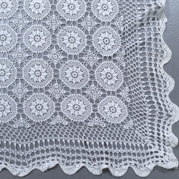 Bettdecke 180x240 weiß gehäkelt Kreismuster mit gebogtem Rand, Decke, Tagesdecke