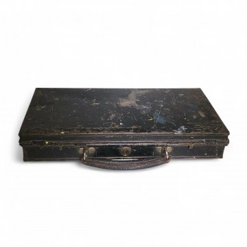 Köfferchen mit Malerutensilien, Metall, schwarz, Ledergriff, Riegelverschluss, 40x20x7, Gebrauchsspuren