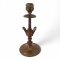 Kerzenständer, Bronze, 1 flg., zwei seitliche kleine Ausleger verzierte Akanthusblätter, Tropfschale kleine Delle. runder Socklefuß leichte Delle ø10, H21,5