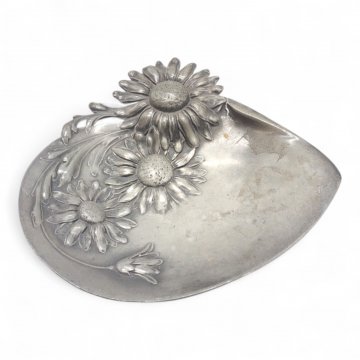 Schale Zinn, Blumendekor, oval, L19, leicht eingerissen