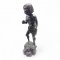 Figur STAMMESKRIEGER afrikanisch, Holz dkl.braun, Maske in den Händen haltend, aufwendige Handarbeit, H41