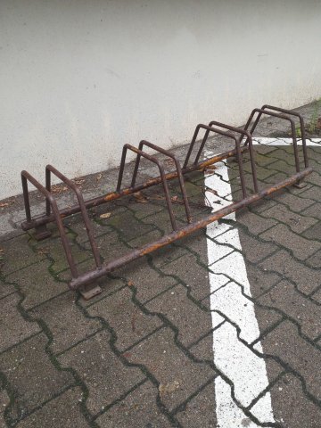 Fahrradständer RUSTY, Metall rot, brüniert, patiniert, für 4 Fahrräder, 130x 44x 34cm