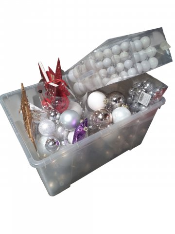 Kiste gefüllt mit ChristbaumschmuckWeihnachtskugeln/ Baumschmuck, Baumbehang, unsortiert, Beispielbild,