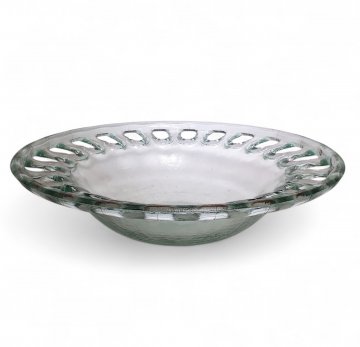 Schale Glas, grünlich, am Rand gelocht, 40 Durchmesser, 11 H