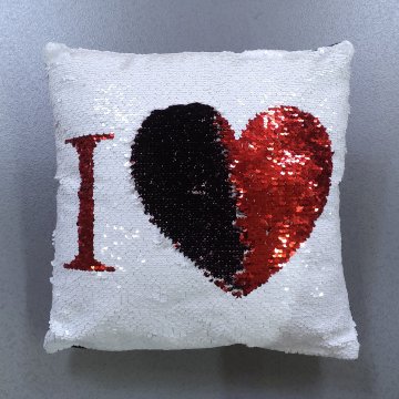 Kissen 40x40 weiße Pailletten, rot/schwarze Wendepailletten als Herz, Rückseite Kunstsamt schwarz