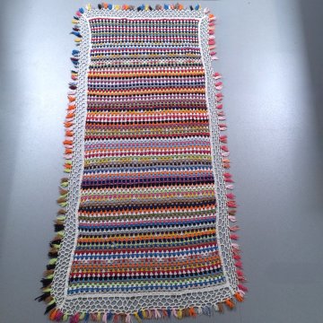 Decke 100x200  Wolle, bunte Reihen gehäkelt, luftig, Fransen