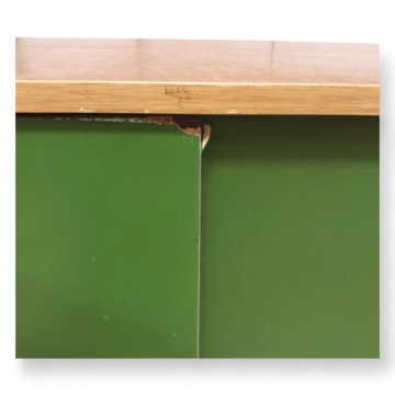 Sideboardaufsatz, Korpus Eichedekor, 2 Schiebetüren K.stoff grün, 2 Einlegeböden, Türfront beschädigt/geklebt, B120xT42xH72