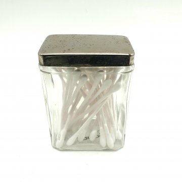 Deckeldose, Glas mit Silber Deckel, gefüllt mit Q-Tips