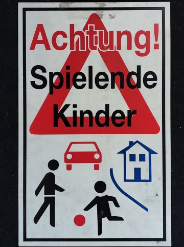 Verkehrsschild, ACHTUNG SPIELENDE KINDER