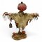 Vogelscheuche, Halloween, Kürbiskopf, Äste, zerfetzte Kleidung, Laterne an Kette