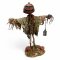 Vogelscheuche, Halloween, Kürbiskopf, Äste, zerfetzte Kleidung, Laterne an Kette