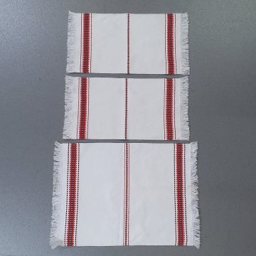 Deckchen 2x 40x22, 1x 50x35 Leinen, weiß / rot + schwarzes Ziermuster, Fransen 