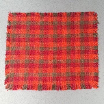 Deckchen 45x40 Dralon, grün, orange, rot kariert, rundum Fransen