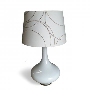 Tischlampe weißes Glas, niederbauchig, silberner Metallsockel, 1-flg. E27
