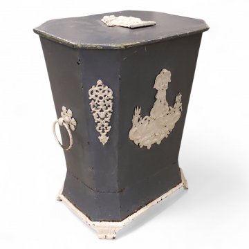 Truhe, Metall, grau, Klappdeckel, Jugendstil