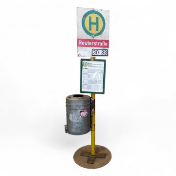Bushaltestelle, Schild Metall weiß/gelb/grün, Fahrplan, Mülleimer, Eisenrohrstange gelb, mit Kreuzfuß , H200-260