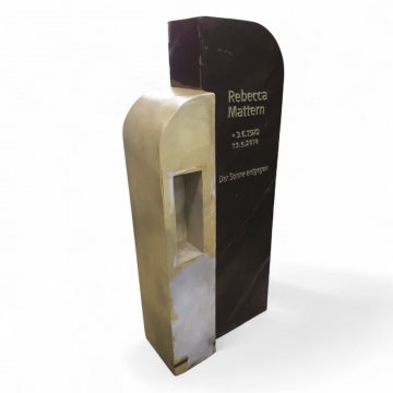 Grabstein, FB, Holz, 2-farbig (schwarz/beige) versetzte Ebenen, Aussparung für Grablicht, H/B/T 140x62x30