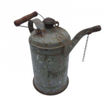 Petroleumkanne, Henkel mit Holzgriff, versch. Farben, Patina