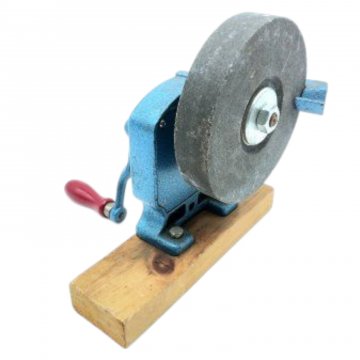 Schleifstein, blau mit roter Handkurbel, auf Holzlatte montiert, L20cm, Ø13cm 