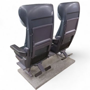 Zugsitz, Doppelsitz aus ICE 3, 1.Klasse, Leder dunkelblau, verstellbar, montiert auf Holzplatte, H/B/T 125x132x60
