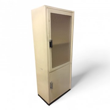 Arztvitrine, MAQUET, Metall beige, 2-türig, Tür oben matt verglast,, H/B/T 173x68x42