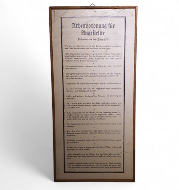 Bild Arbeitsordnung für Angestellte, 1870, Kopie, schmaler brauner Holzrahmen, 47x22, leichte Gebrauchsspuren