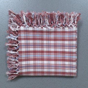 Tischdecke 110x110 altrosa/creme kariert, hellblaues Karoraster, rundum Fransen