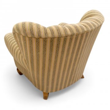 Sessel, Vollpolster Stoff beige/grün gestreift, Rücken gebogen, Arml. gerundet, Kugelfüße oval konisch