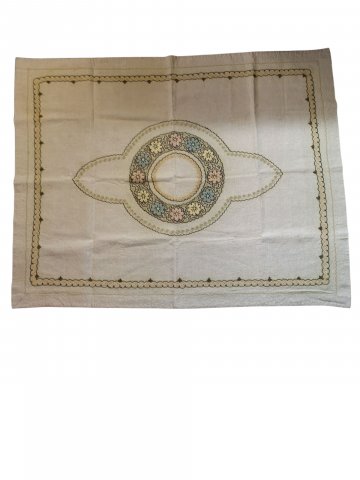 P- Tischdecke 115x140cm, beige leinen, mittig und rundum kordelstickerei in braun/grün/beige
